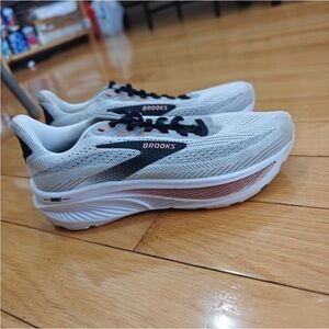 Brooks ghost 17 women’s 7.5 wide